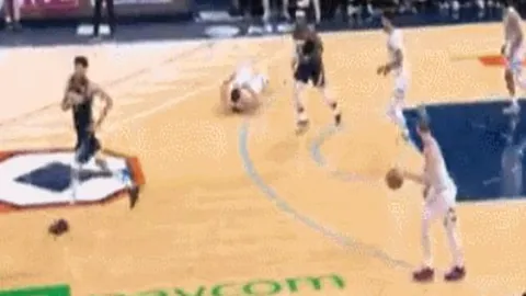 亚历山大力赞祖巴茨：联盟顶尖大个子表现卓越